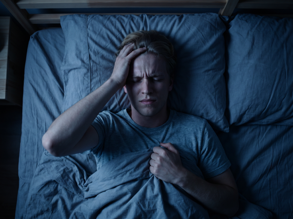 Zu viel Blaulicht —verringert Melatonin und verzögert Einschlafen